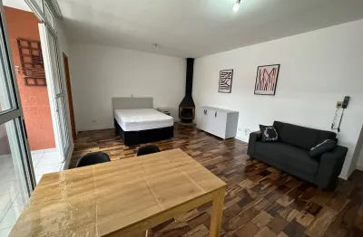 Studio mobiliado com lareira sacada e vaga de garagem no bigorrilho