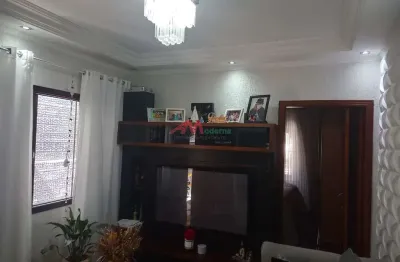 Maravilhosa casa térrea no bairro pauliceia. possui 2 dormitórios, sala, cozinha com armários planejados, 1 banheiro, lavabo, área de serviço ampla, espaço goumert com pia e churrasqueira, garagem par