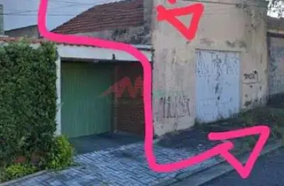 Terreno 237,50m² com casa para demolição situado na vila scarpelli, com as seguintes medidas e confrontações, 5m de frente mais 7m no canto chanfrado por 20m de frente aos fundos de um lado, de outro 