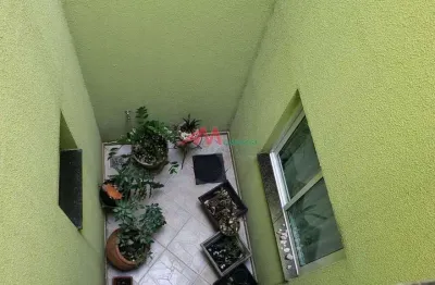 Ótimo sobrado, 3 dormitórios, 1 suíte, 1 sala, 1 cozinha planejada, 3 banheiros, quintal, 2 vagas, área de serviço, jardim de inverno, imóvel de 2014, sobrado com sacada.