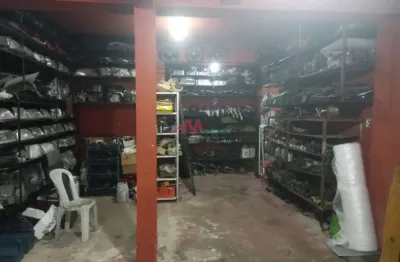 Excelente salão comercial, localizado em uma das ruas mais privilegiadas do bairro pauliceia, o salão possui 175m², com 1 banheiro completo ideal para seu comércio não perca tempo e agende uma visita 