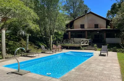 Ótima casa com 200m2 em um terreno com 7.700m2 à venda em anitápolis/sc.