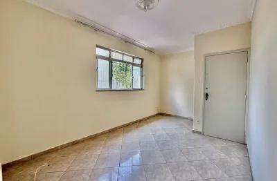 Apartamento de 2 dormitorios no 1º andar no Campo Grande 280mil