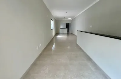 Casa sobreposta de 3 dormitórios 153m² no campo grande 895mil