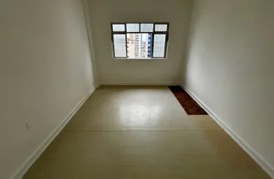 Apartamento studio na quadra da praia de 30m² na ponta da praia 235mil