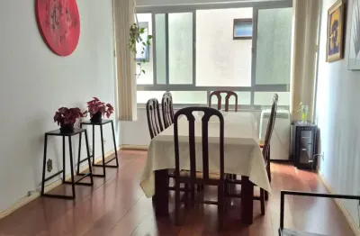 Apartamento de 3 dormitórios 138m² com dependencia 2 quadras da praia no embaré