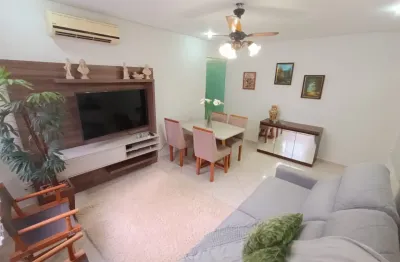 Apartamento de 2 dormitórios  123m² na quadra da praia 690mil