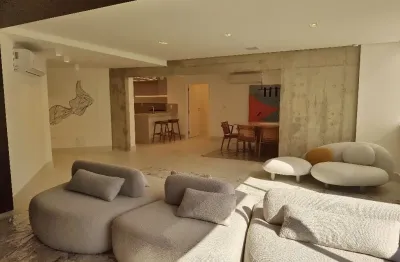 Apartamento de 4 ddormitórios totalmente reformado no boqueirão 223m²