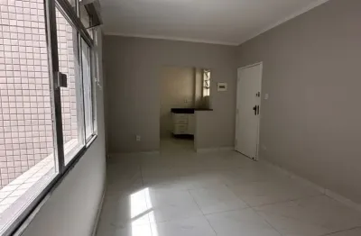 Apartamento studio no Boqueirão de 38m² frente mar totalmente reformado