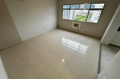 Apartamento reformado 2 dormitórios bairro campo grande em santos