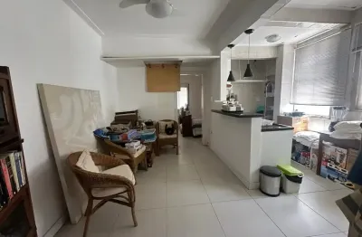 Apartamento de 1 dormitório 37m² na quadra da praia no boqueirão
