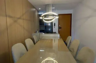 2 quartos, reformado, porteira fechada e com 2 vagas: o combo perfeito pra você!