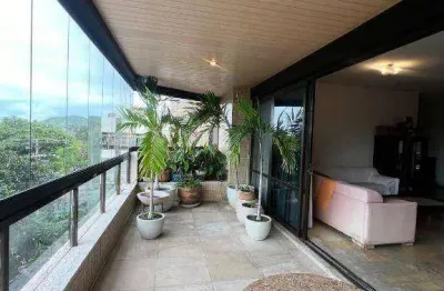 240m² de pura amplitude, com a luz do sol da manhã na praia do canto.