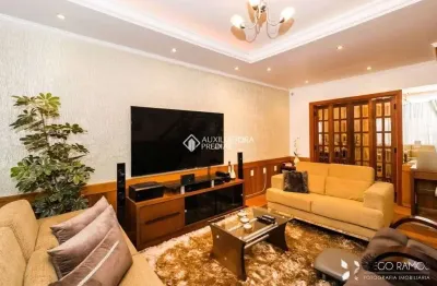 Casa com 3 quartos à venda na rua papa pio xii, 206, passo das pedras, porto alegre, 278 m2 por r$ 990.000