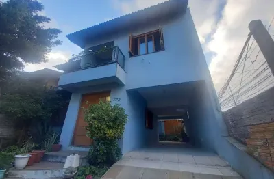 Casa com 3 quartos à venda na rua humberto de campos, 775, partenon, porto alegre, 175 m2 por r$ 745.000