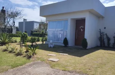 Casa em condomínio fechado com 3 quartos à venda na avenida diamante, 1173, centro, xangri-lá, 171 m2 por r$ 1.755.320