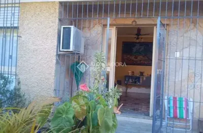 Casa com 3 quartos à venda na rua doutor huet bacellar, 97, jardim itu sabará, porto alegre, 211 m2 por r$ 699.000