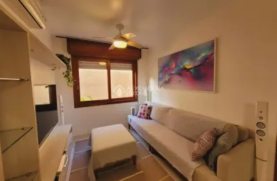 Apartamento com 2 quartos à venda na avenida benno mentz, 61, vila ipiranga, porto alegre, 55 m2 por r$ 273.600