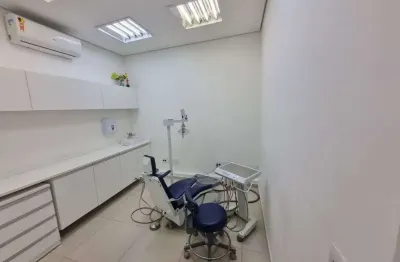 Clinica para locação, com recepção, cozinha, área de serviço 2 banheiros