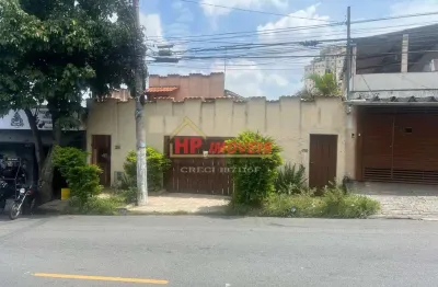 Excelente terreno comercial com duas casas e potencial para galpão.