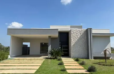 Linda casa a venda no condomínio ninho verde - porangaba/sp.