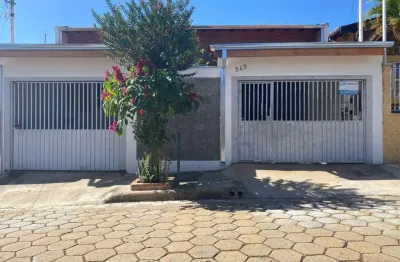 Casa com 3 quartos à venda no Centro, Tatuí 