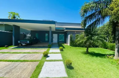 Belíssima casa a venda no condomínio ninho verde i eco residence - quadra/sp.