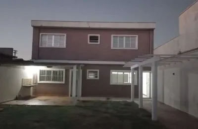Sobrado moderno à venda – perfeito para moradia ou investimento!