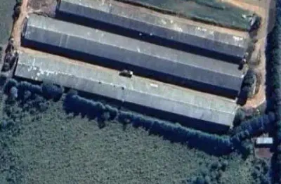 Granja à venda em itapetininga-sp | estrutura completa com 3 galpões e mina de água