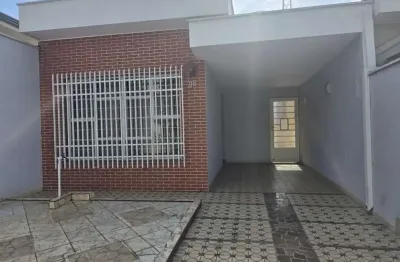 Vendo casa no centro de tatuí à venda – 2 dormitórios, edícula e garagem