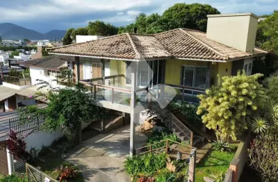 Casa em condomínio fechado com 2 quartos à venda na ismael lobo, 82, centro, garopaba por r$ 1.800.000