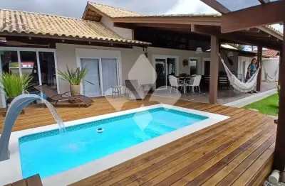 Casa em condomínio fechado com 3 quartos para alugar na maria antonia dos santos, 308, centro, garopaba por r$ 1.560