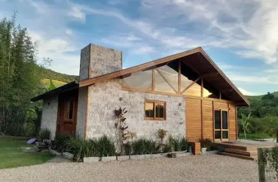 Casa em condomínio fechado com 2 quartos à venda na dos poncianos, 200, praia do rosa, imbituba por r$ 950.000