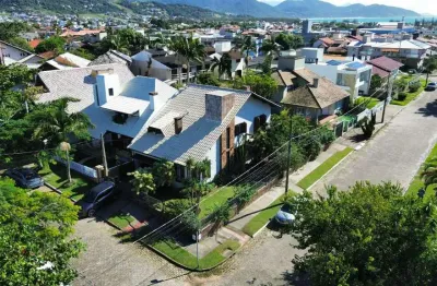 Casa com 3 quartos à venda na álvaro ernesto dos santos, 250, centro, garopaba por r$ 2.400.000