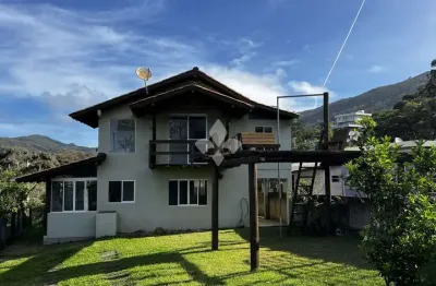 Casa com 3 quartos à venda na adilio inácio de abreu, 295, macacu, garopaba por r$ 790.000