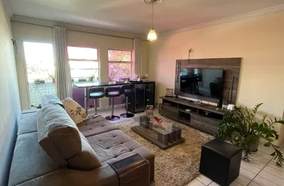 Lindo apartamento grande, reformado e extremamente bem localizado em capim macio!!!
