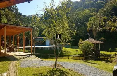 Chácara / sítio com 3 quartos para alugar no Rio do Meio, Camboriú  por R$ 8.000
