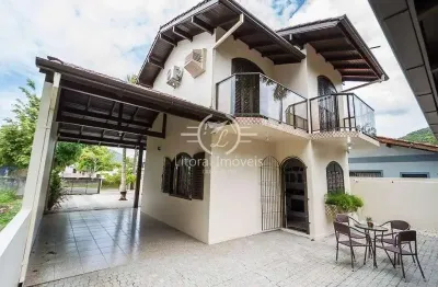 Casa com 3 quartos à venda em Morrinhos, Bombinhas  por R$ 1.500.000