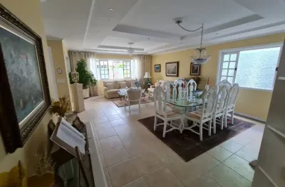 Casa exclusiva em condomínio fechado em vargem pequena!