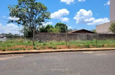 Terreno à venda no Conjunto Segismundo Pereira, Uberlândia 