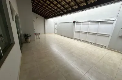 Casa com 3 quartos à venda no Santa Mônica, Uberlândia 