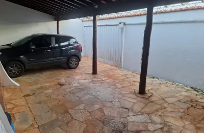 Casa com 3 quartos à venda no Santa Mônica, Uberlândia 