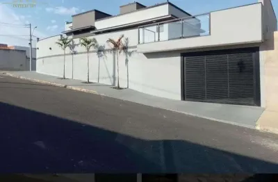 Belíssima casa no novo são pedro com 1 suíte e 2 vagas