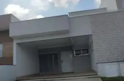 Vende-se esta linda casa no condomínio village moutonée!