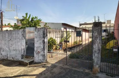 O imóvel possui 3 construções independentes, para renda extra ou investidor: