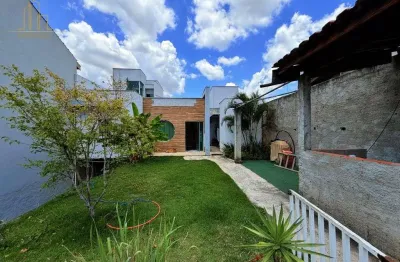 Casa com 3 Dormitórios e Salão Comercial à Venda no Jardim Celani – Salto/SP