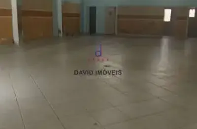 Prédio com180 m² no térreo e 180 m² no primeiro piso, 04 banheiros, escritório