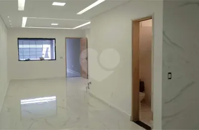 Casa com 3 quartos à venda na Rua Breno Bardi, Penha, São Paulo