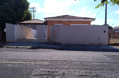 Casa residencial no jardim conceição, bairro bem localizado, ao da avenida philadelpho, próximo ao max atacadista, fácil acesso, a 5 minutos do centro.