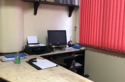 Sala comercial para alugar na Rua Vigário José Inácio, 250, Centro Histórico, Porto Alegre por R$ 700